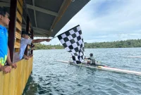 Ketua Umum PODSI Maluku Utara, Kalpin Nur, membuka pemusatan latihan atlet dayung di Talaga Paca, Tobelo Selatan.