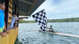 Ketua Umum PODSI Maluku Utara, Kalpin Nur, membuka pemusatan latihan atlet dayung di Talaga Paca, Tobelo Selatan.