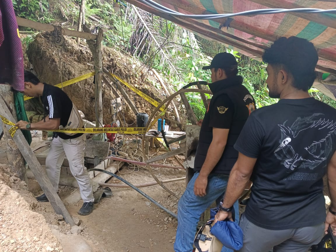 Polres Halut Police Line Tambang Emas Di Desa Roko