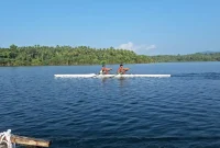 Atlet dayung PODSI Maluku Utara saat menjalani sesi latihan di Talaga Paca.