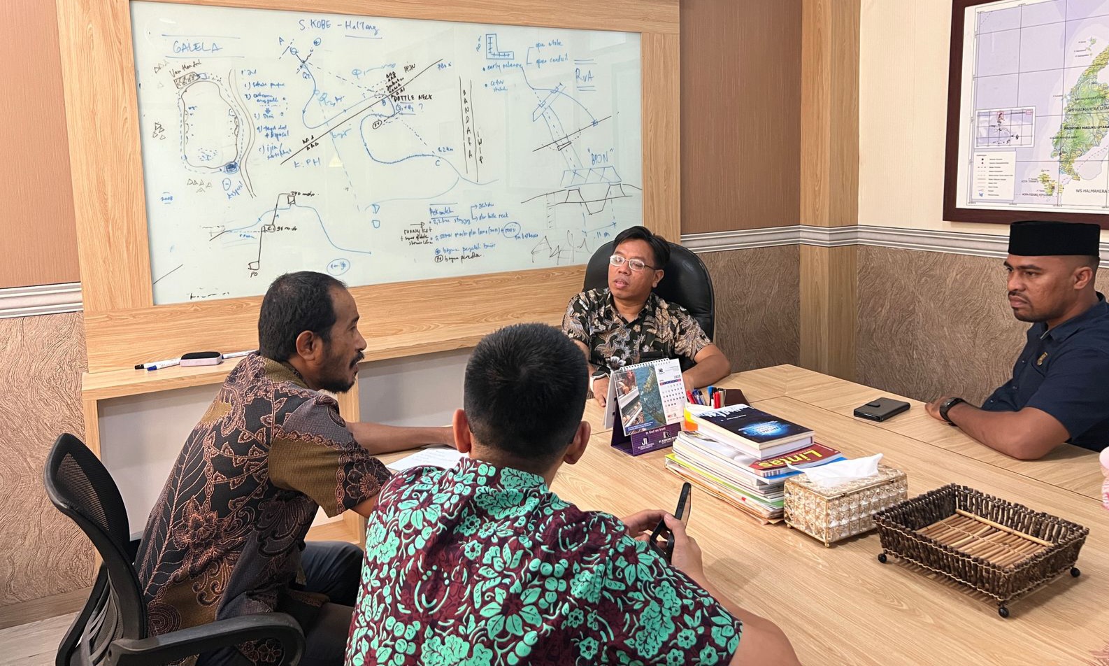 Respon Cepat Penanganan Abrasi Kali Wasi, Anggota DPRD Halut Julhija Rasai Berkoordinasi Dengan BWS Malut