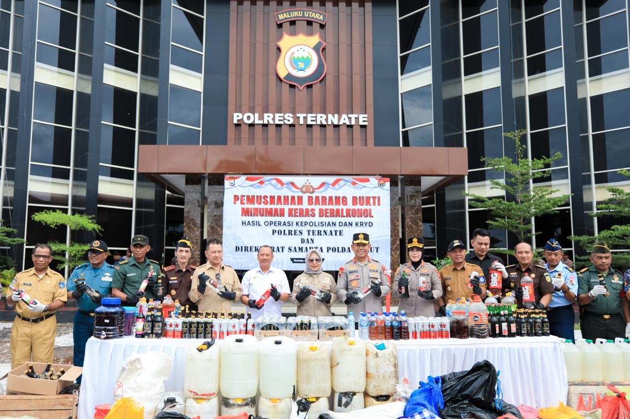 Polda Malut Musnahkan Ribuan Liter Miras, Kapolda : Patroli Terus Dilaksanakan