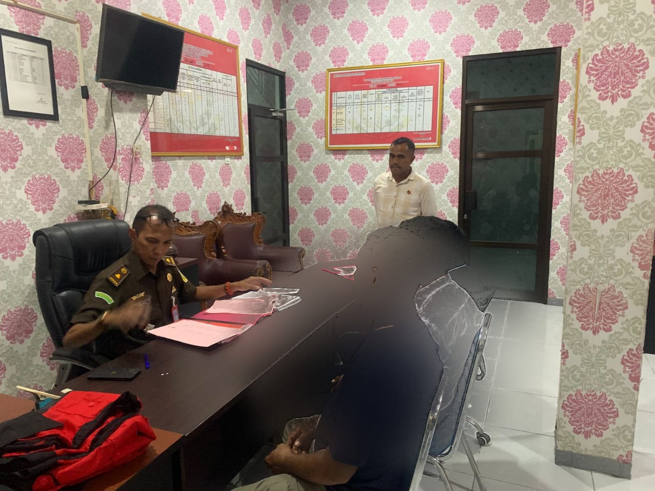 Polres Ternate Serahkan 3 Tersangka Kasus Pengeroyokan Ke Kejaksaan