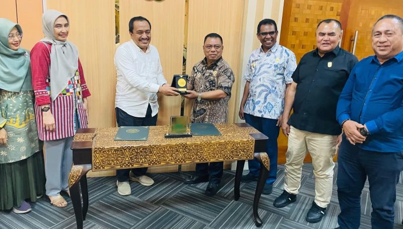 Bupati Halut Dr. Piet Hein Babua, tanda tangani MoU dengan Universitas Muhammadiyah Jakarta (UMJ)
