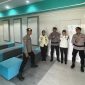 Polisi saat melakukan patroli Dialogis dikawasan objek Vital 