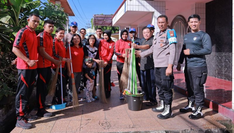 Sambut Hari Bhayangkara, personil Polda Malut Gelar Bakti Religi. (foto/Humas)