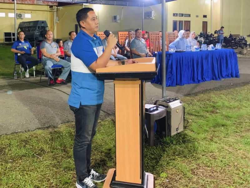 Kapolres Pulau Morotai saat membuka turnamen Volly Ball