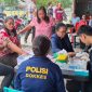 Bidokes Polrss Halut melakukan pemeriksaan kesehatan gratis bagi masyarakat.(foto/Humas)