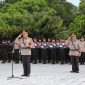 Polda Malut saat melakukan upacara ziarah makam pahlawan. (foto/Humas).