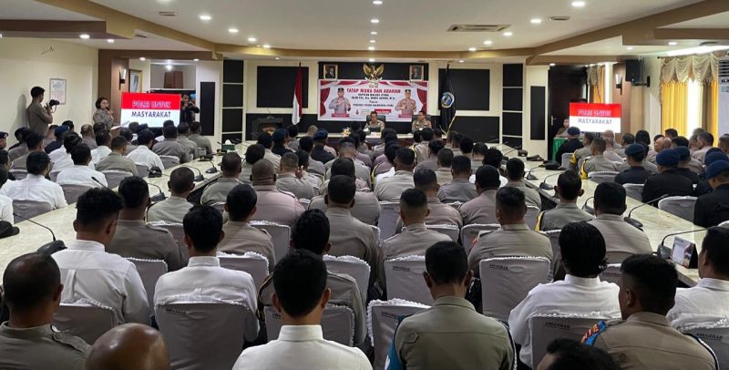 Pertemuan Kapolda Malut bersama dengan PJU Polres Halut dan sejumlah anggota.