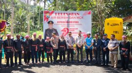 Kapolda Malut Irjem Pol. Waris Agono, meresmikan Desa Wangongirq sebagai Kampong Adat.