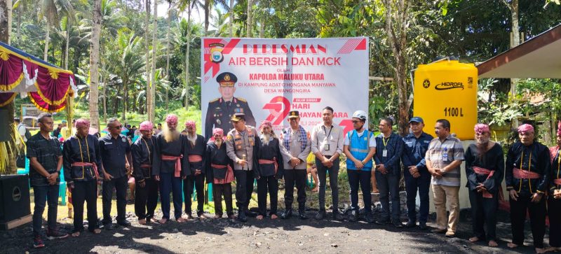 Kapolda Malut Irjem Pol. Waris Agono, meresmikan Desa Wangongirq sebagai Kampong Adat.