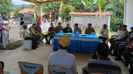 Kapolda Malut Irjen Pol. Waris Agono, melakukan kunjungan ke Desa Wangongira.