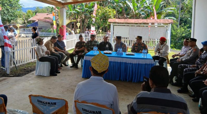Kapolda Malut Irjen Pol. Waris Agono, melakukan kunjungan ke Desa Wangongira.