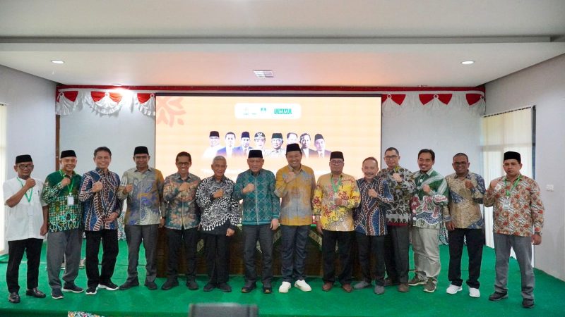 Foto bersama pengurus Muhammadiyah dan Wagub Malut serta Wabup Halut dalam kegiatan PIKNAS.