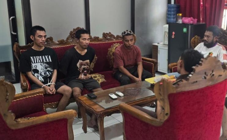 Polres Halut serahkan tersangka pengeroyokan ke Kejari Halut.
