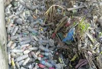 Tumpukan sampah plastik di kali uci Desa Rawajaya, Kecanatan Tobelo.(foto/istimewa)