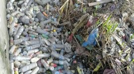 Tumpukan sampah plastik di kali uci Desa Rawajaya, Kecanatan Tobelo.(foto/istimewa)