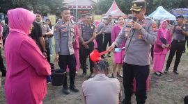 Kapolres Halut memimpin kenaikan pangkat.(foto/humas)