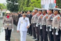 Upacara HUT Bhayangkara ke-79 tahun 2025, Kasat Lantas Polres Halteng Iptu Masqun Abdukih jadi Komandan Upacara.(foto/istimewa)