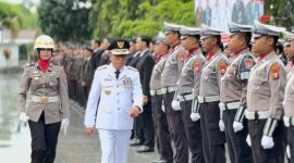 Upacara HUT Bhayangkara ke-79 tahun 2025, Kasat Lantas Polres Halteng Iptu Masqun Abdukih jadi Komandan Upacara.(foto/istimewa)