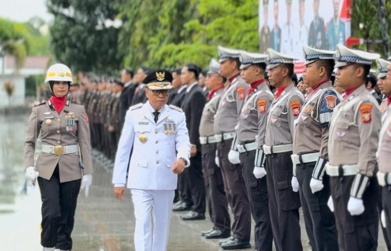 Upacara HUT Bhayangkara ke-79 tahun 2025, Kasat Lantas Polres Halteng Iptu Masqun Abdukih jadi Komandan Upacara.(foto/istimewa)