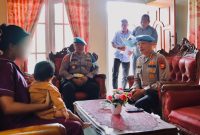 Istri oknum Polisi bersama Propam Polda Malut.(foto/istimewa)