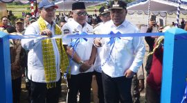 Wamen Viva Yoga Mauladi, resmikan bendungan di Kao Barat, Halmahera Utara.(foto/istimewa)