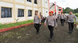 Kapolda Malut tinjau barak siswa SPN.(foto/istimewa)
