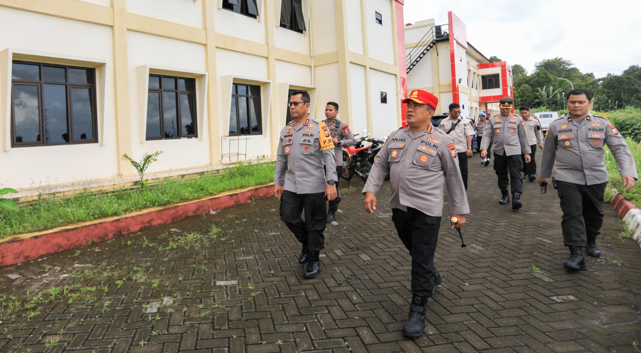 Kapolda Tinjau Langsung Kondisi Barak Siswa Di SPN Polda Malut