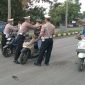Satlantas bagikan masker gratis ke masyarakat.(foto/humas)
