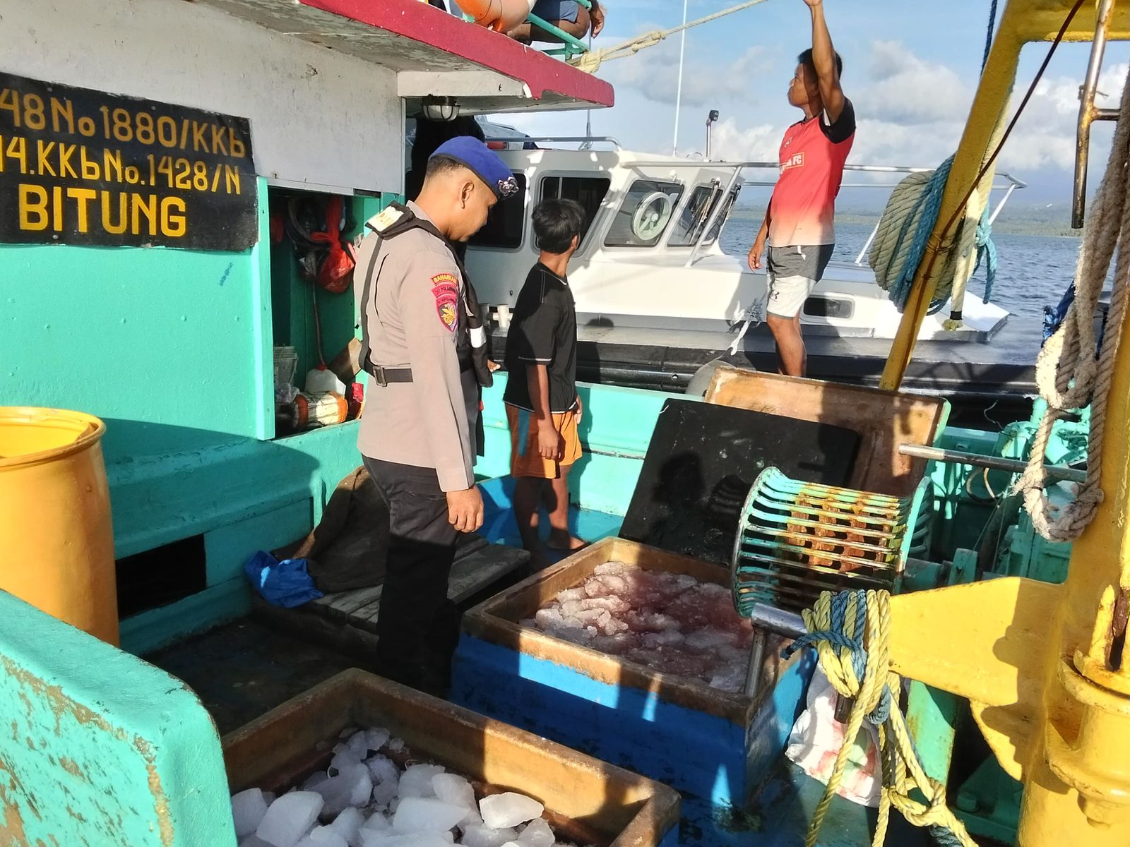 Jaga Keamanan Laut Dan Keselamatan Nelayan, Ditpolairud Polda Malut Gelar Patroli Di Perairan Madapuhi Dan Sampaikan Imbauan Cuaca Buruk