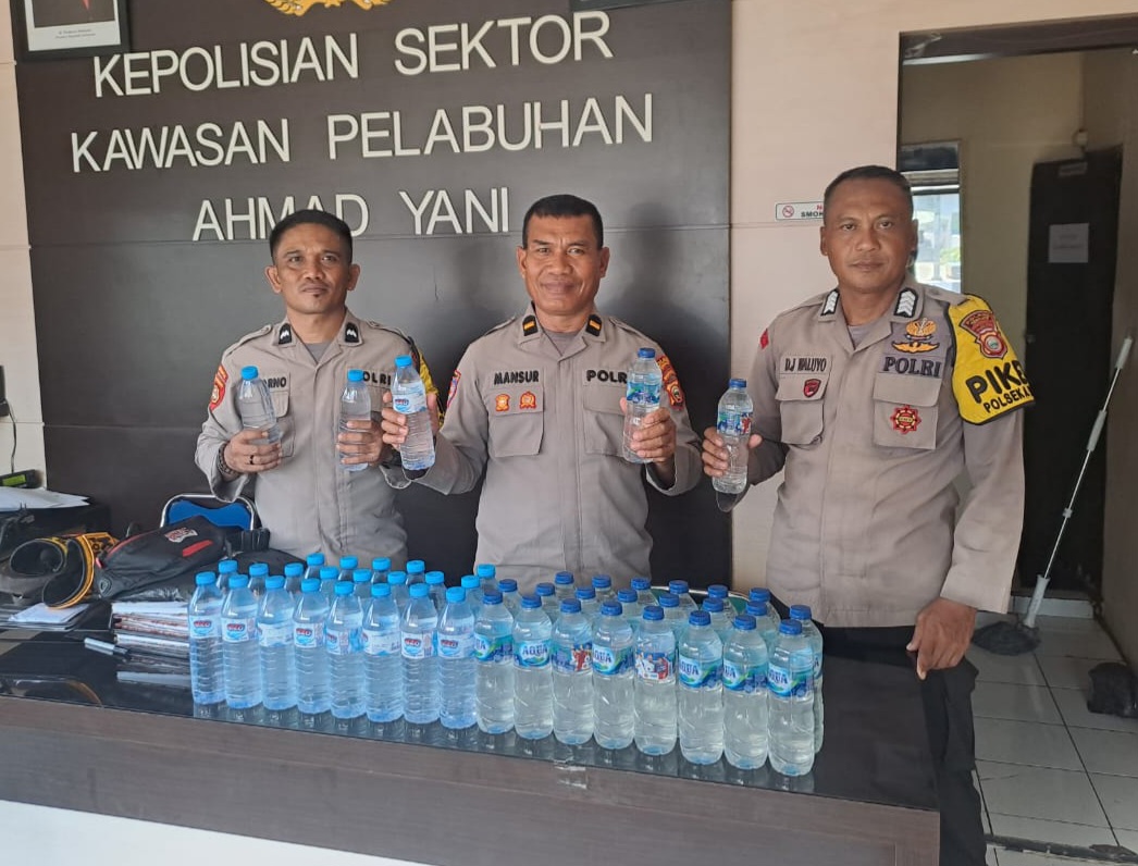 Polsek Pelabuhan Ahmad Yani Ternate Gagalkan Penyelundupan Minuman Keras
