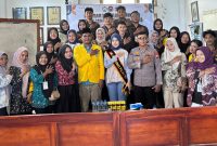 Bidhumas Polda Malut Gelar temu Netizen bersaam mahasiswa KKN.(foto/humas)