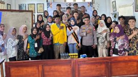 Bidhumas Polda Malut Gelar temu Netizen bersaam mahasiswa KKN.(foto/humas)