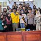 Bidhumas Polda Malut Gelar temu Netizen bersaam mahasiswa KKN.(foto/humas)