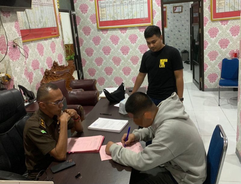 Polres Ternate serahkan tersangka Narkoba ke Kejari Halut.(istimewa)