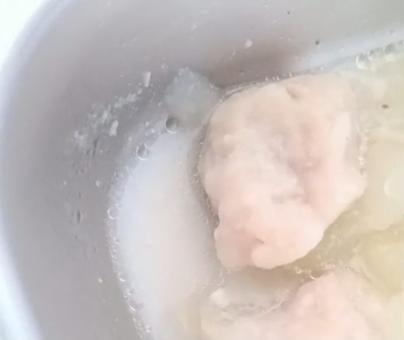 Makanan MBG yang ditemukan berulat.