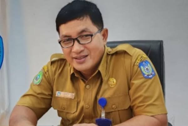 Kadis Pendidkan Halut Hertje Manuel.(foto/istimewa)