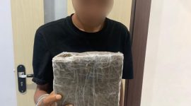Terduga pelaku ketika diamankan Satresnarkoba Polres Termate.(foto/humas)