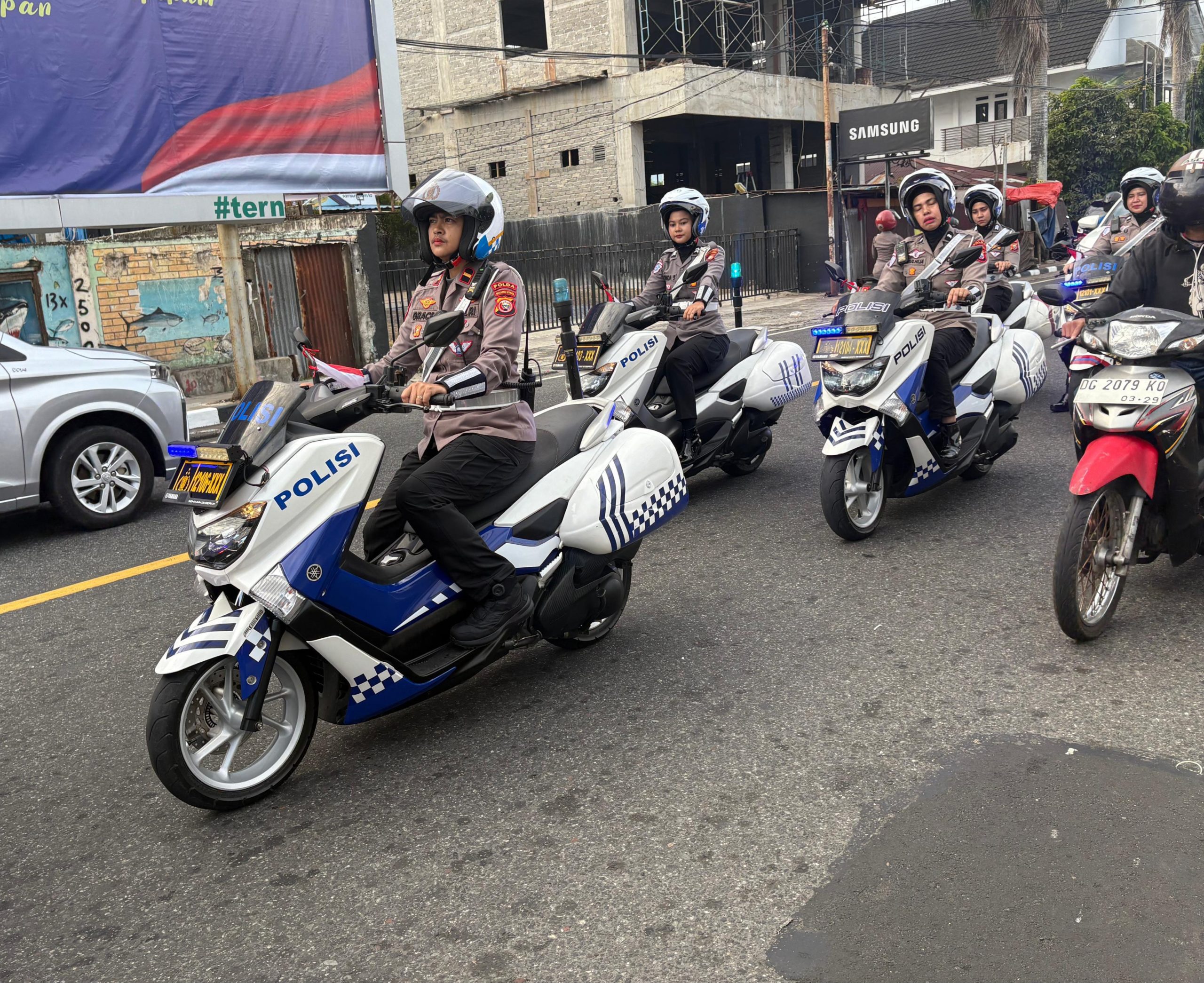 Polwan Ditlantas Polda Malut, Gelar Patroli Presisi Dan Strong Point Pagi Di Kota Ternate