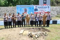 Kapolda Malut letakan batu pertama tugu perjuangan Kompi Senapan C.(foto/humas)
