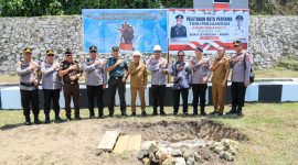 Kapolda Malut letakan batu pertama tugu perjuangan Kompi Senapan C.(foto/humas)