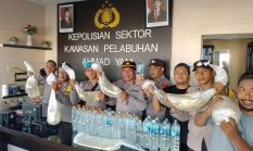 Personel Polsek Pelabuhan Ahmad Yani, Temukan Miras Tanpa Pemilik Diatas Kapal KM. Sinabung