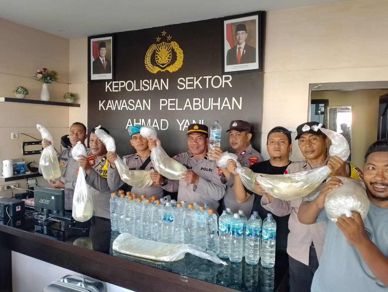 Personel Polsek Pelabuhan Ahmad Yani, Temukan Miras Tanpa Pemilik Diatas Kapal KM. Sinabung