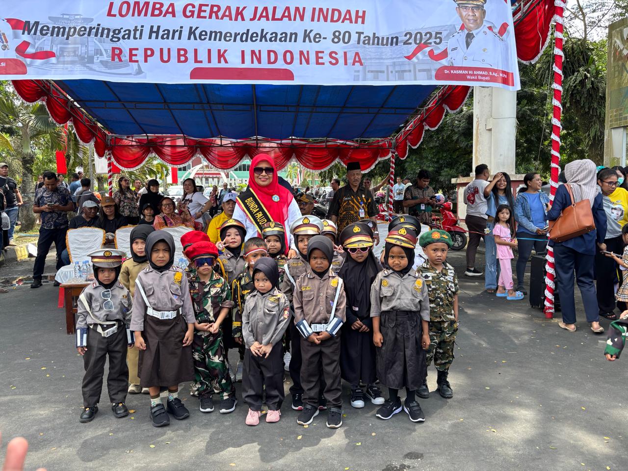 Hj. Masliha Kasman Secara Resmi Melepas Gerak Jalan Indah Tingkat TK Dan PAUD