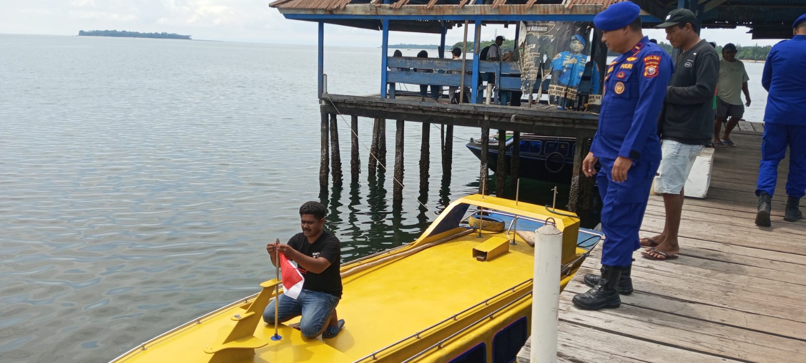 Sambut HUT RI Ke-80, Sat Polairud Polres Halut Gelar Edukasi Keselamatan Berlayar Dan Bagikan Bendera Merah Putih