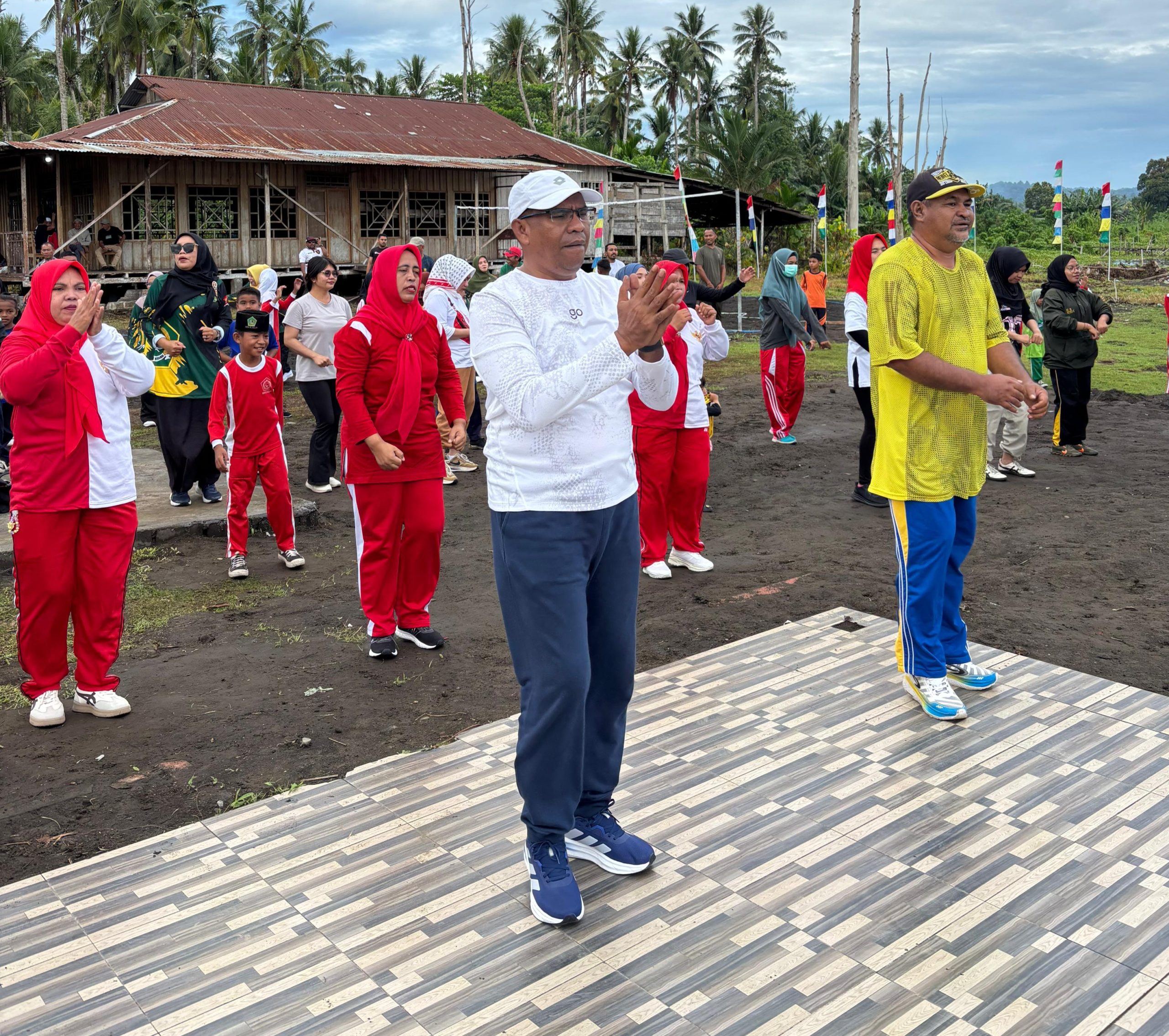 Wabup Halut Senam Bersama Forkopimcam Galela Selatan Dan Pelajar