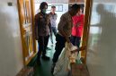 Polisi amankan ratusan botol Miras.