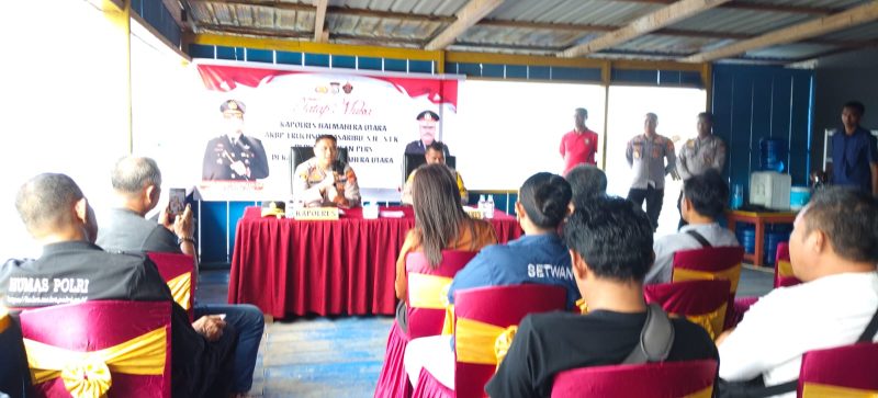 Kapolres Halut bertatap muka dengan insan pers dan sejumlah organisasi.